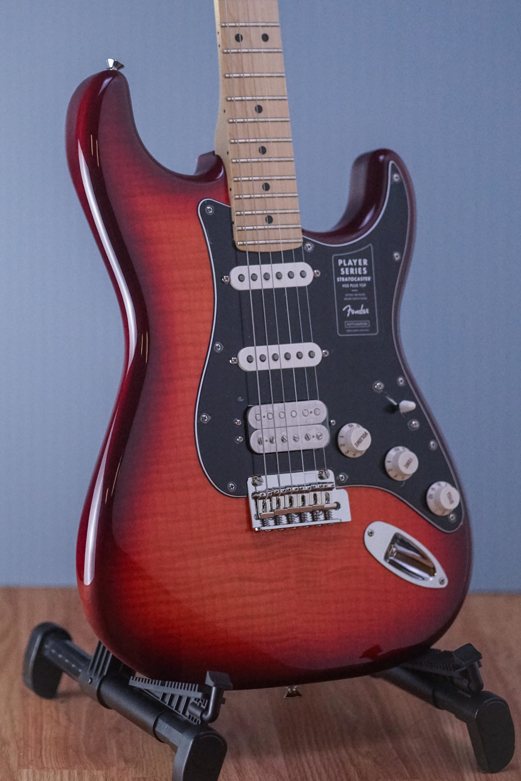 Fender Player Stratocaster MN Aged Cherry Burst HSS Plus Top